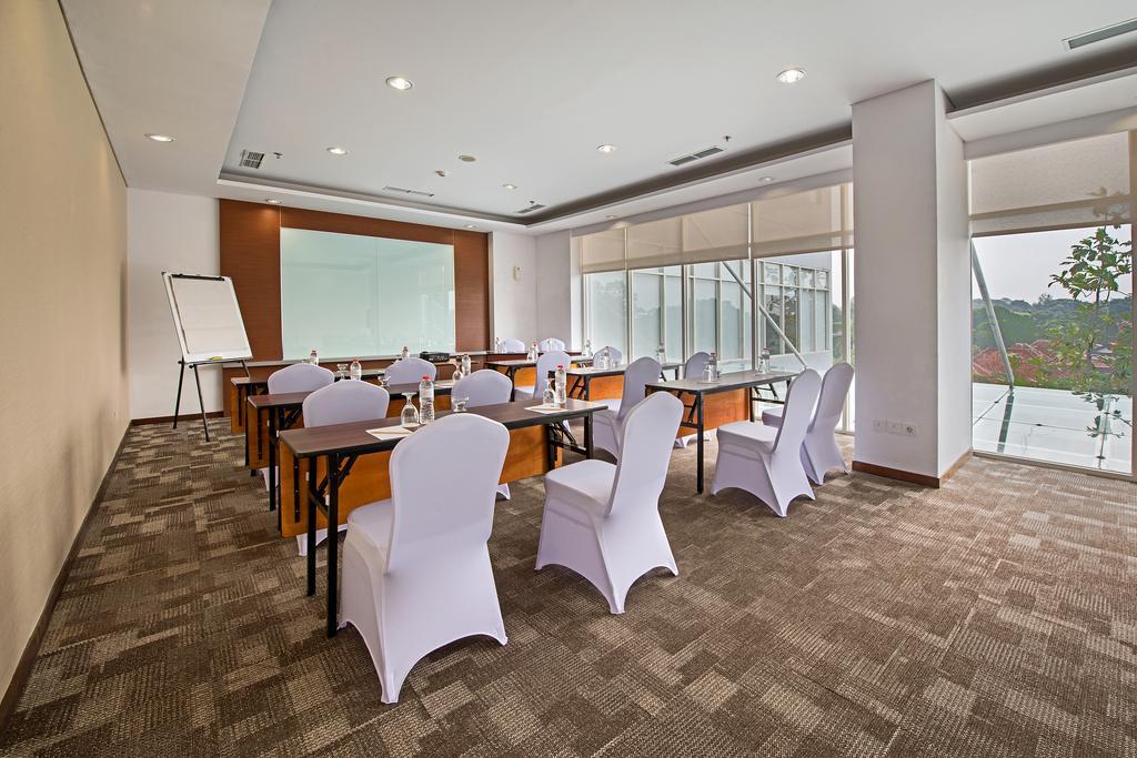 Whiz Prime Hotel Pajajaran Богор Екстериор снимка