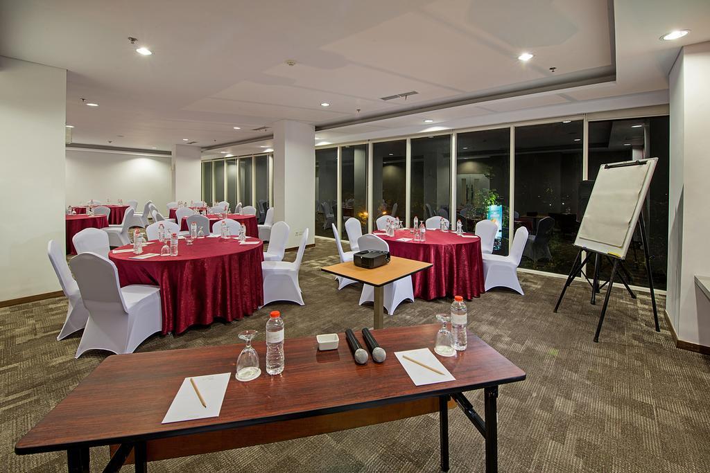 Whiz Prime Hotel Pajajaran Богор Екстериор снимка