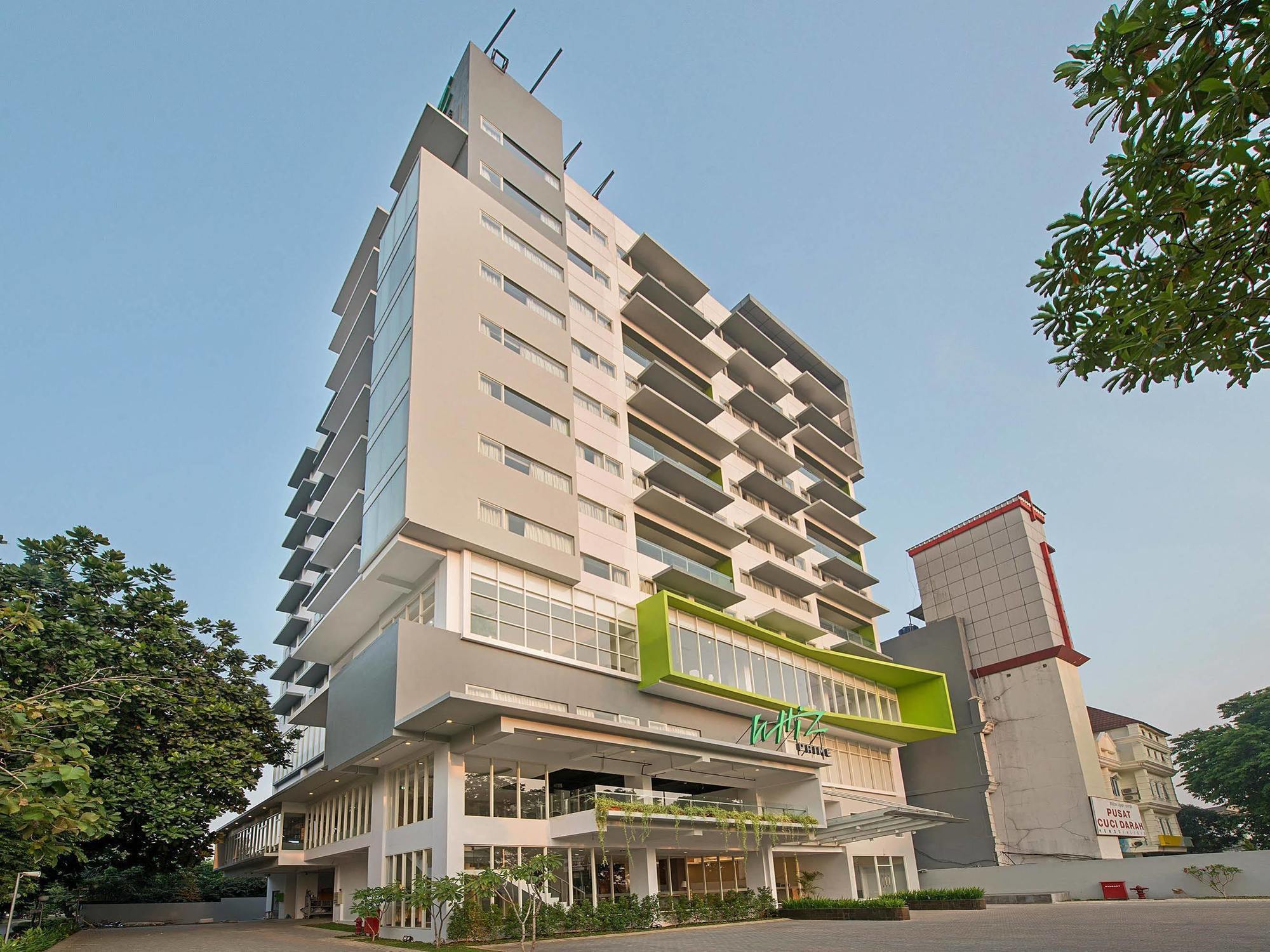 Whiz Prime Hotel Pajajaran Богор Екстериор снимка