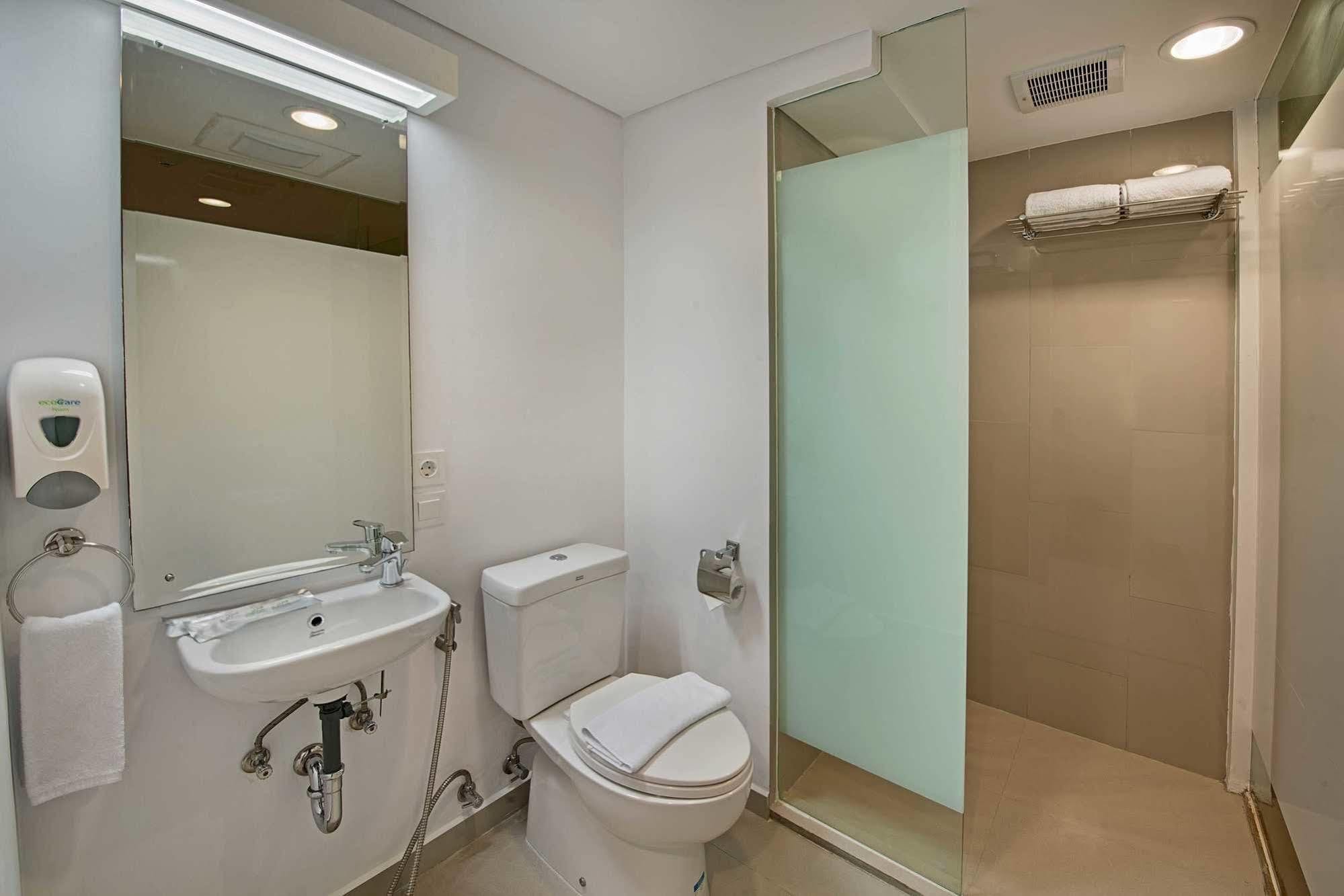 Whiz Prime Hotel Pajajaran Богор Екстериор снимка