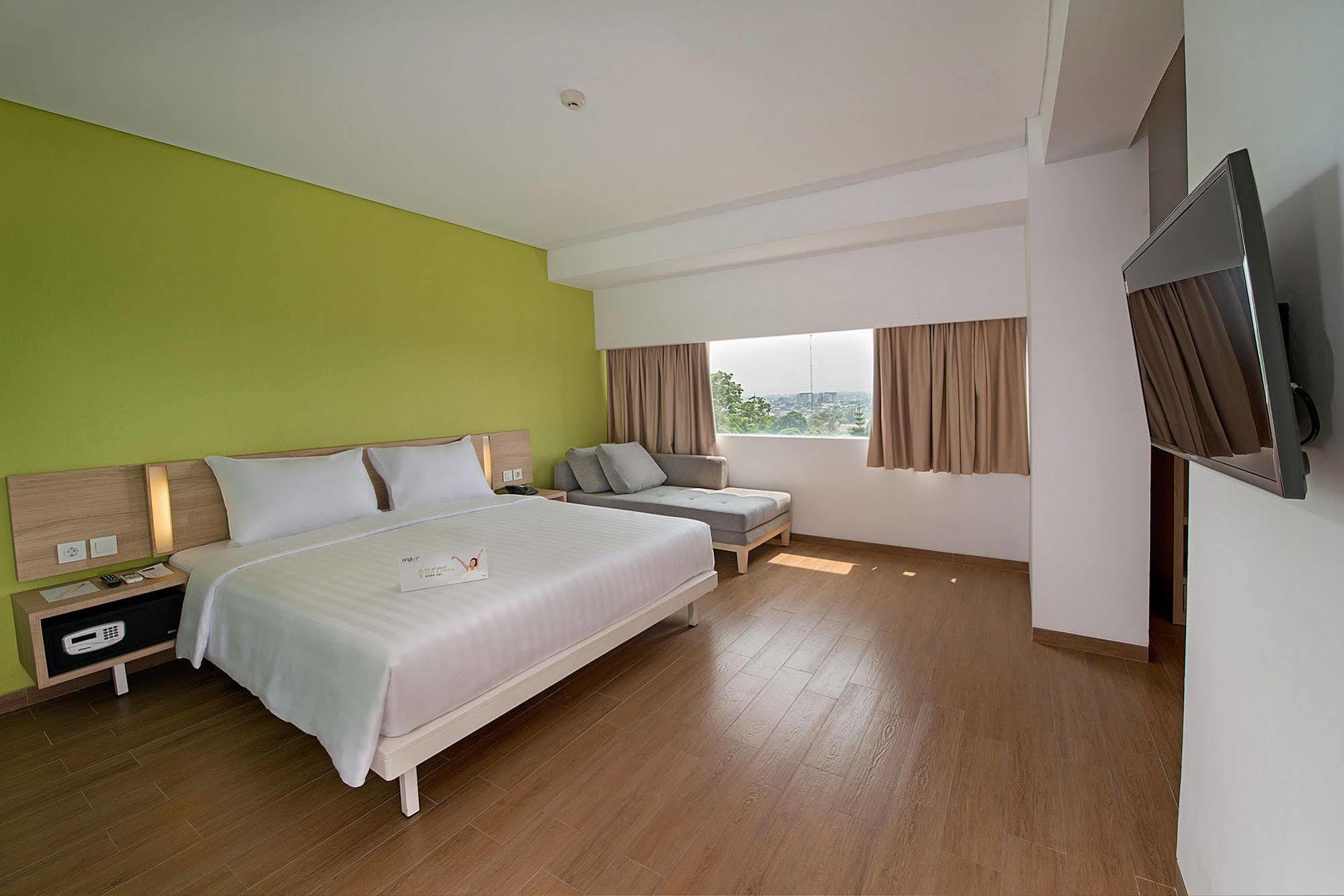 Whiz Prime Hotel Pajajaran Богор Екстериор снимка