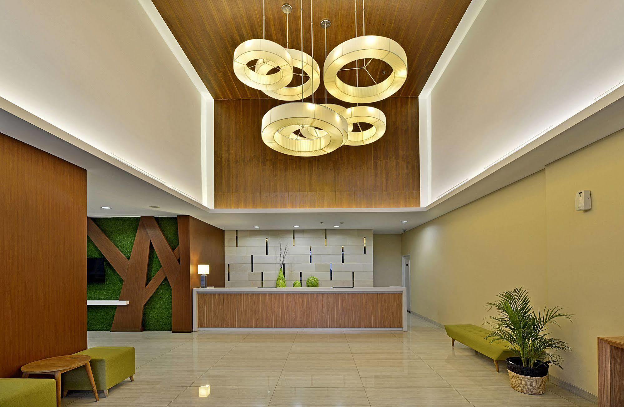 Whiz Prime Hotel Pajajaran Богор Екстериор снимка