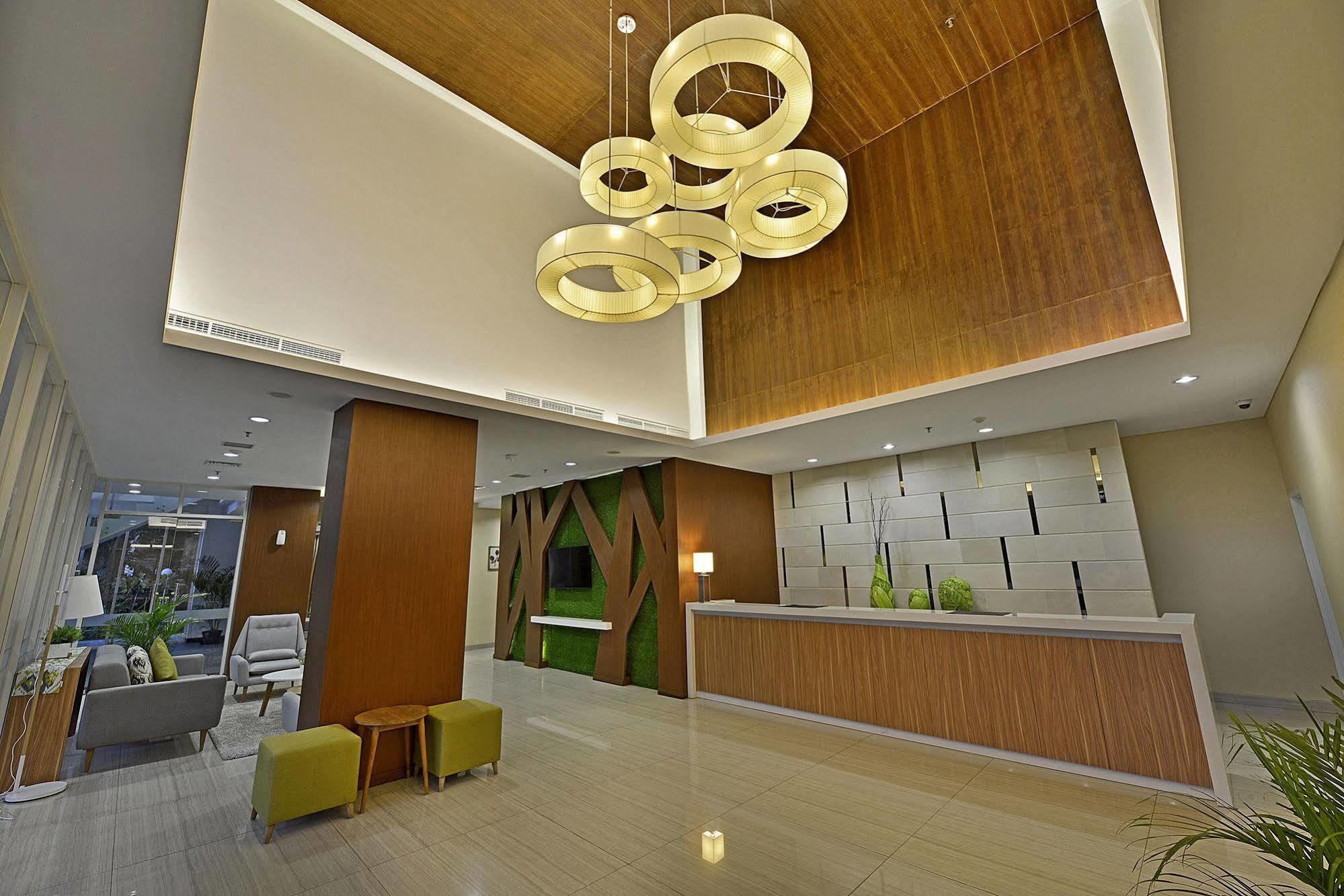 Whiz Prime Hotel Pajajaran Богор Екстериор снимка