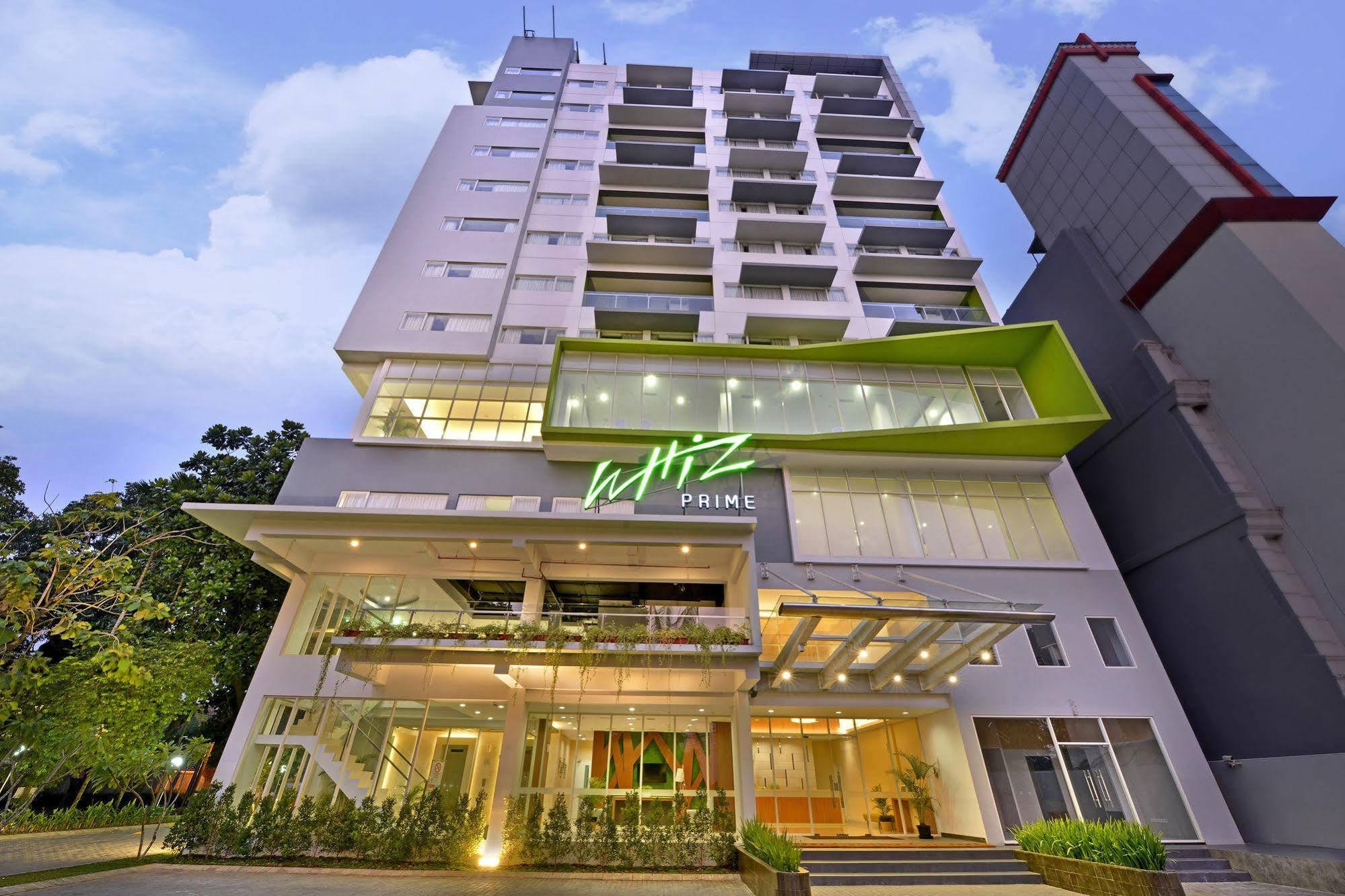 Whiz Prime Hotel Pajajaran Богор Екстериор снимка
