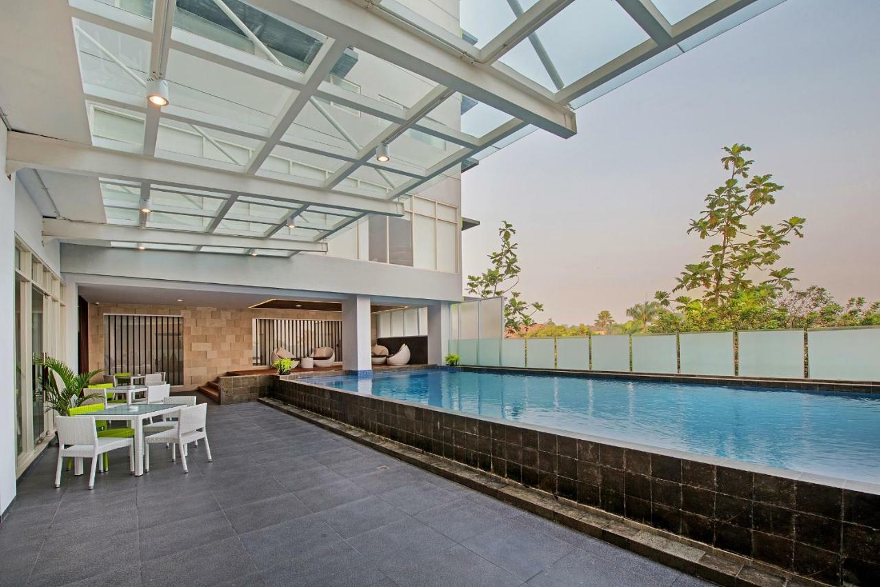 Whiz Prime Hotel Pajajaran Богор Екстериор снимка